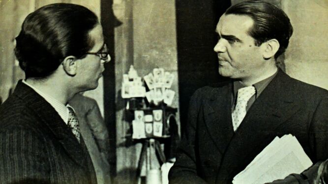 Emilio Prados charla con García Lorca en 1936