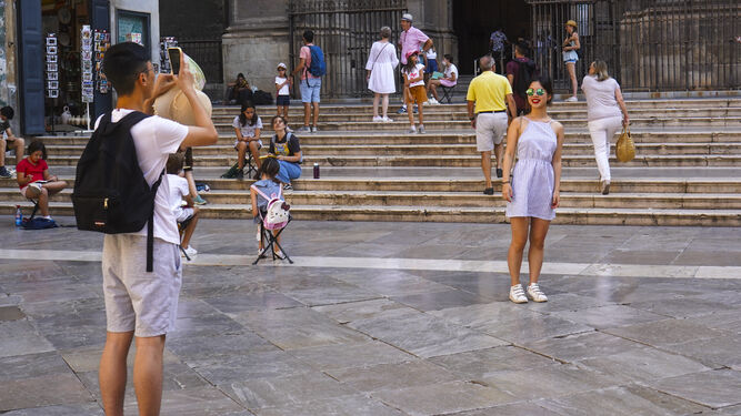 Imagen de archivo de turistas en Granada.