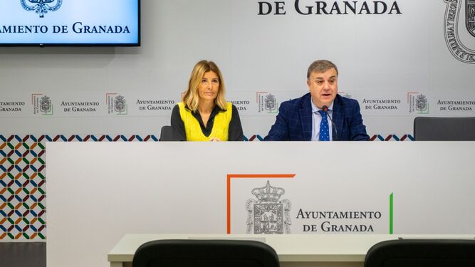 Los concejales del PP en el Ayuntamiento de Granada Eva Martín y Francisco Fuentes