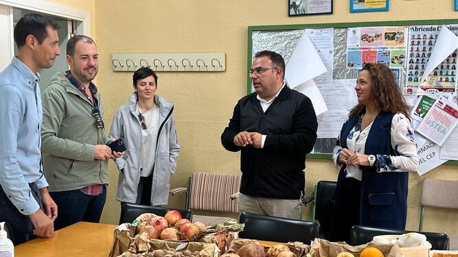 El Alcalde de Almuñécar se compromete a crear una partida de 20.000 euros para los colegios sexitanos de Primaria