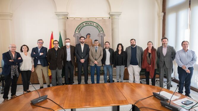 Imagen de la entrega de las ayudas a las empresas por parte de la Junta de Andalucía