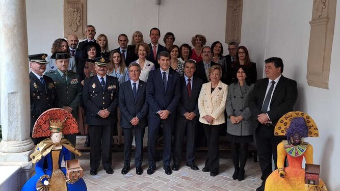 Foto de familia de los premiados en las distinciones Menina del Gobierno