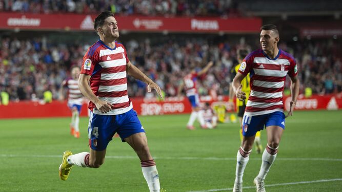 Los jugadores del Granada CF celebran un gol en un choque anterior
