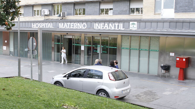 Imagen de archivo de la entrada del Hospital Materno Infantil de Granada