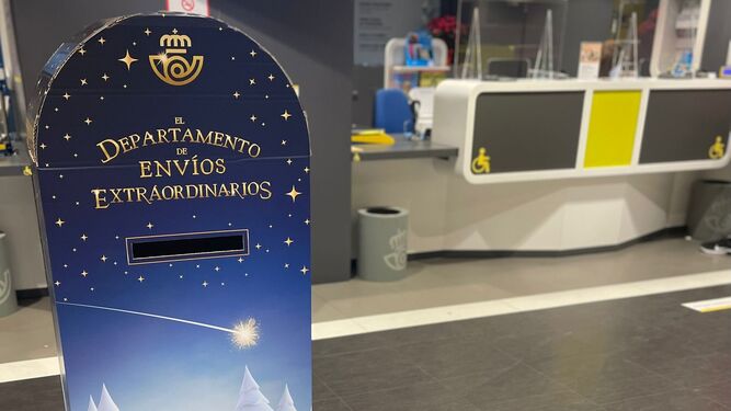 Correos instala cinco buzones de la Navidad en Granada para depositar las cartas a los Reyes Magos