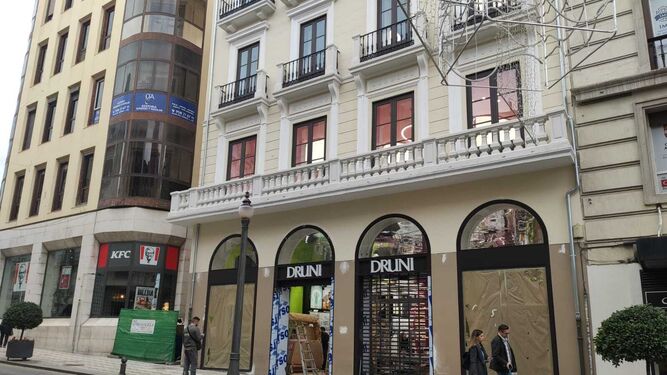 La cadena de perfumerías Druni abre su primera sede en Granada