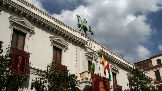 Imagen de archivo de la fachada del Ayuntamiento de Granada