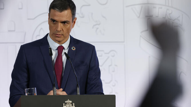 El presidente del Gobierno, Pedro Sánchez comparece ante los medios tras el Consejo de Ministros celebrado en el Palacio de La Moncloa en Madrid este martes.