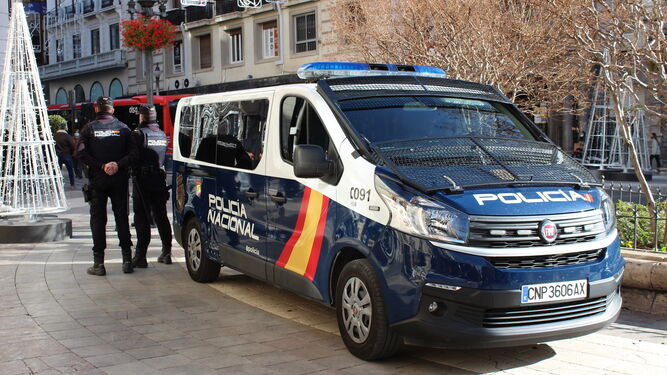Patrulla de Policía en el centro de Granada esta Navidad