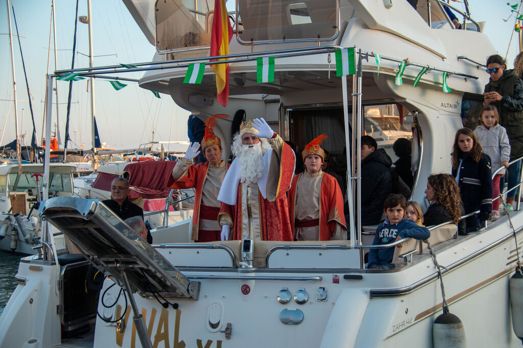Los Reyes Magos llegan en barco al Puerto de Motril