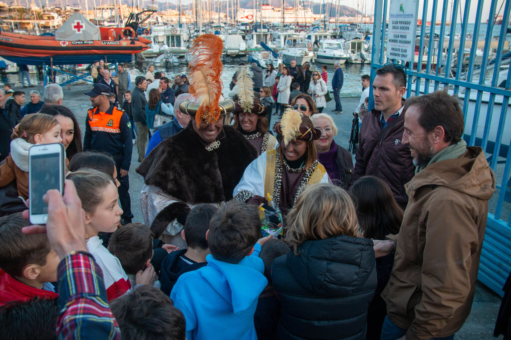 Los Reyes Magos llegan en barco al Puerto de Motril