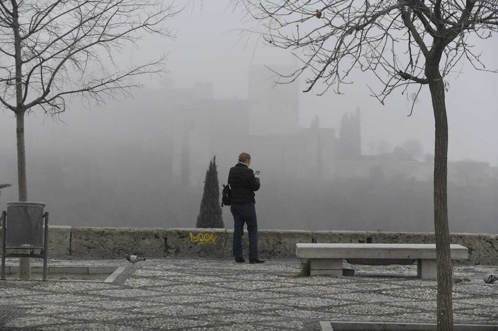 La niebla que ha cubierto Granada este mi&eacute;rcoles, en im&aacute;genes