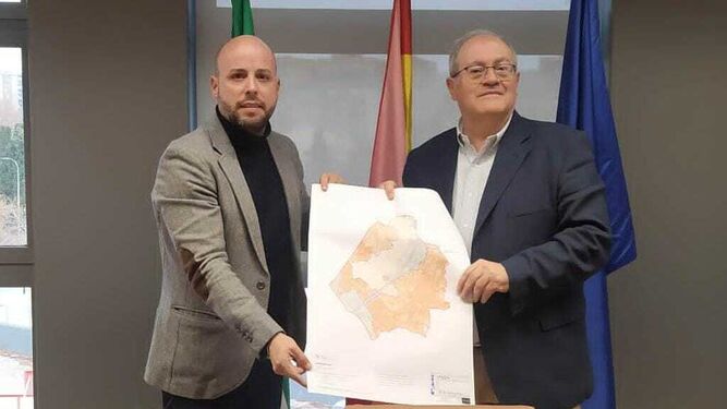 Junta y Ayuntamiento de Ogíjares celebran una mesa de trabajo para avanzar en la aprobación del PGOU