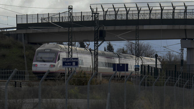 Un tren Avant entrando en Granada