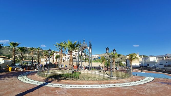 Almuñécar inaugura su recién reformada plaza Mirador de la Santa Cruz