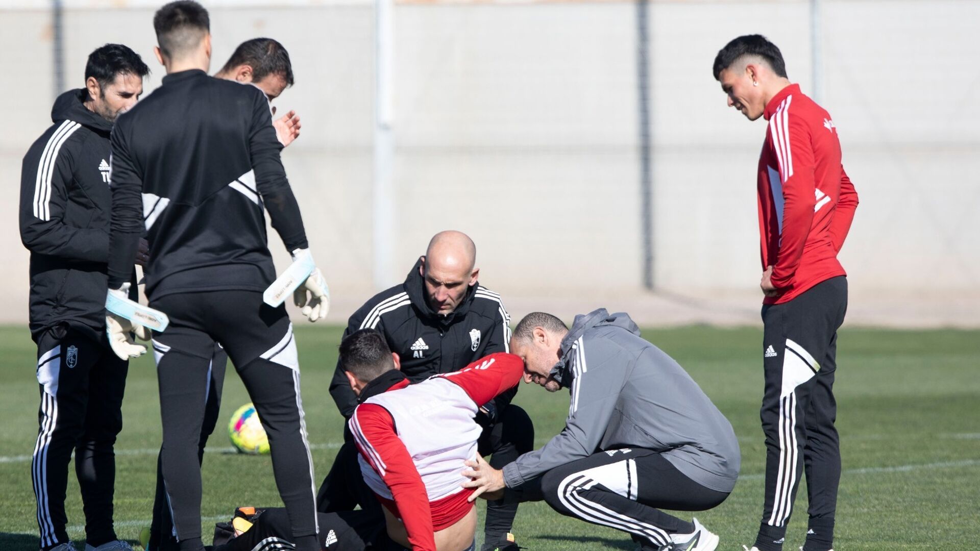 As&iacute; fue el encontronazo entre Antonio Puertas y Jonathan Silva en el entrenamiento del Granada CF