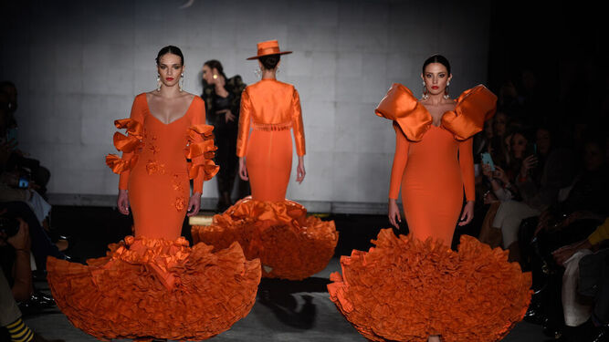 Propuestas en naranja, el color más en tendencia, de la firma Santana Diseños vistas en We Love Flamenco.