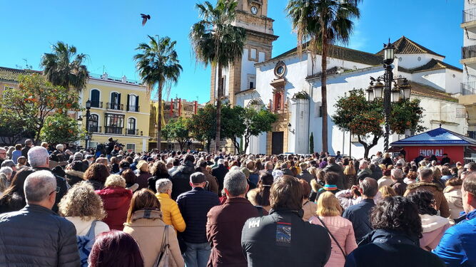 Concentración en Algeciras en repulsa del asesinato ocurrido la noche anterior.