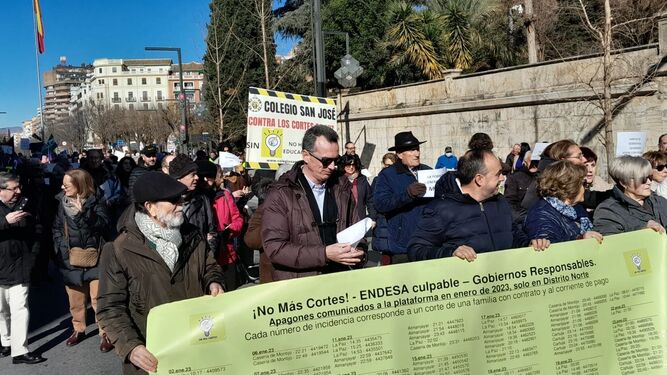 Protesta contra los cortes de luz en la zona Norte en Granada.