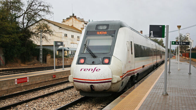 Tren de Media Distancia Granada-Almería de primera hora de la tarde, en Guadix