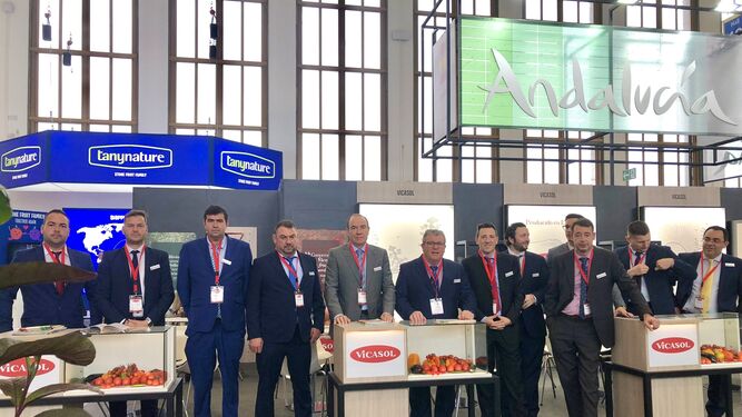 Delegación de Vicasol en el estand de exposición en Fruit Logistica 2022