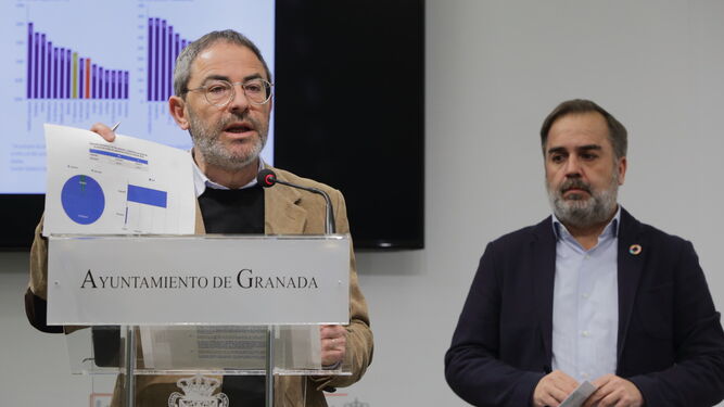 El concejal de Urbanismo, Miguel Ángel Fernández Madrid, hablando de la situación del proyecto.