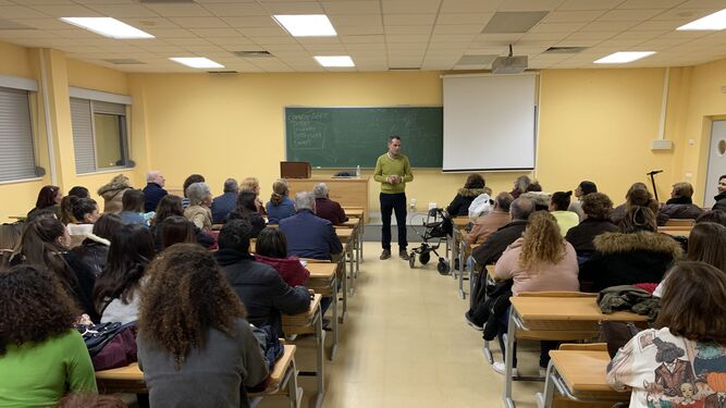 Una de las clases del profesor Antonio Daniel García Rojas en el Aula de la Experiencia