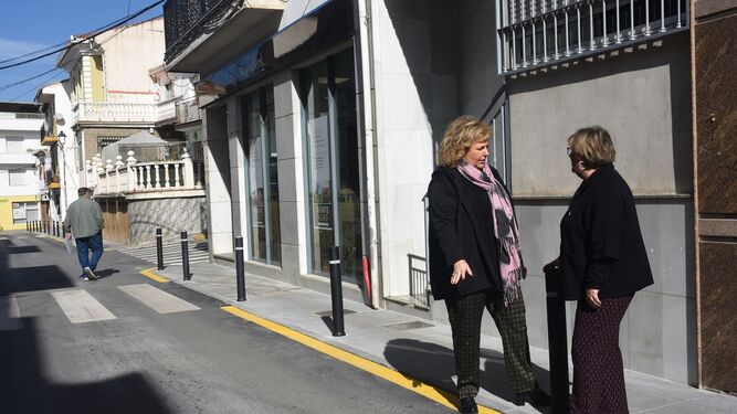 Imagen de la calle  calle Villa Valencia de Alcántara, reformada gracias al convenio entre Diputación y Ayuntamiento