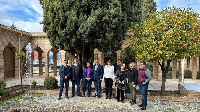 Los directores de los centros integrados, junto con la delegada territorial, en el Hurtado de Mendoza.