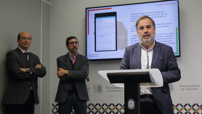 El Ayuntamiento actualiza la app 'Granada mejora' para ofrecer un servicio más eficaz
