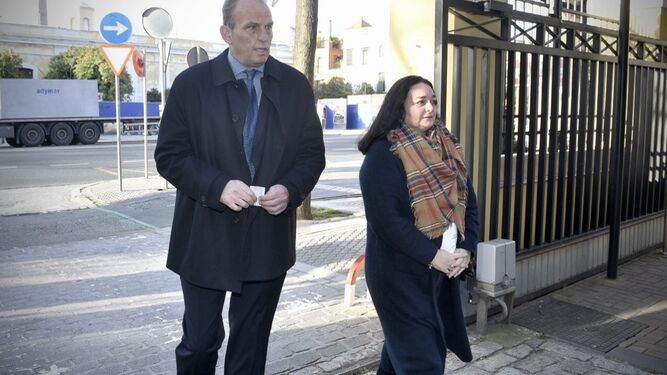 Juan Carlos Jiménez y Chari Cruz, los padres de la víctima, este martes en Sevilla.