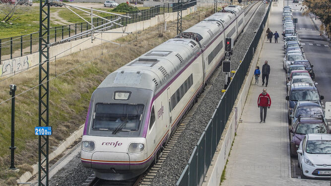 Un tren Avant sale de Granada con destino a Sevilla