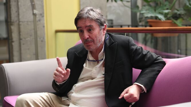 Luis García Montero durante la entrevista.