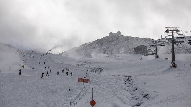 Imagen de archivo de la apertura de la temporada de esquí 2022-2023 en Sierra Nevada