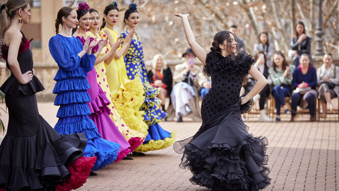 Miércoles Addams se viste de flamenca en el desfile de Hita y Arcos.