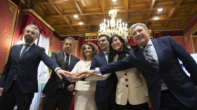 Firma del convenio entre Gobierno, Ayuntamiento y Círculo Tecnológico, este viernes en Granada.