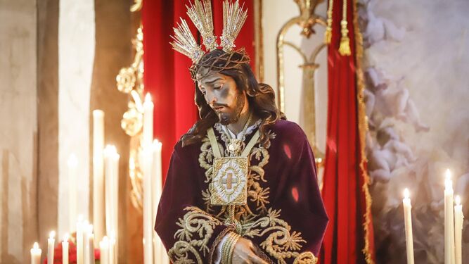 Besapiés a Jesús del Rescate en el primer viernes de marzo. ARCHIVO (Granada Hoy)