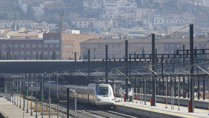 El PP señala que la supresión de la parada en Antequera del AVE Madrid- Granada fue una propuesta de Carazo