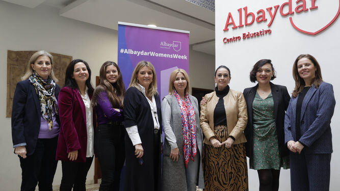 Mujeres emprendedoras en el Centro Albaydar en la semana de la mujer.