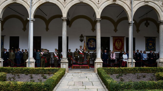 Imagen del acto militar celebrado en la sede del MADOC de Granada por su 26 aniversario