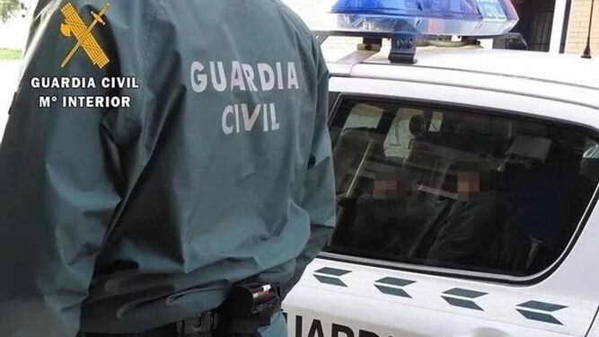 La Guardia Civil de Granada detiene a un hombre por robar casi 2.000 euros en material informático de una tienda de Atarfe