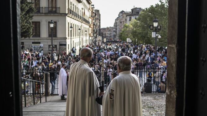 ¿Se empieza a desplomar la iniciativa de una procesión magna en Granada?