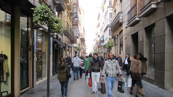 Imagen de archivo de calle Mesones, zona comercial de Granada.