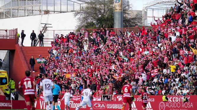 Aficionados del Granada CF en Albacete durante el partido