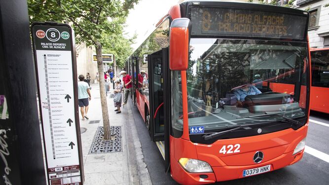 Granada suma una nueva parada de la línea 8 de autobús en Gran Vía