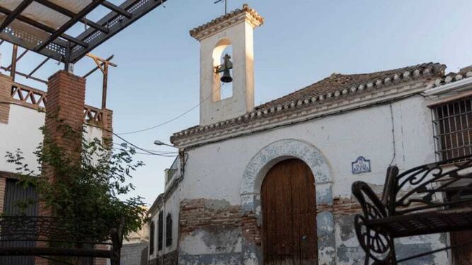 Fuente Vaqueros avisa del grave riesgo de derrumbe en la iglesia de La Paz