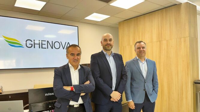 El CEO de Ghenova, Francisco Cuervas; el director de la oficina de Bilbao, Santiago Crespo; y el director general corporativo, Raúl Arévalo