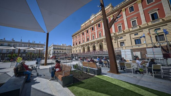 El Ayuntamiento y la nueva plaza del Rey, dos proyectos claves acometidos en el centro de San Fernando.
