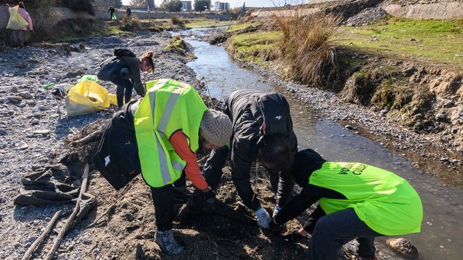 Vecinos de la Vega organizan un 'ecoencuentro' para limpiar el cauce del río Dílar