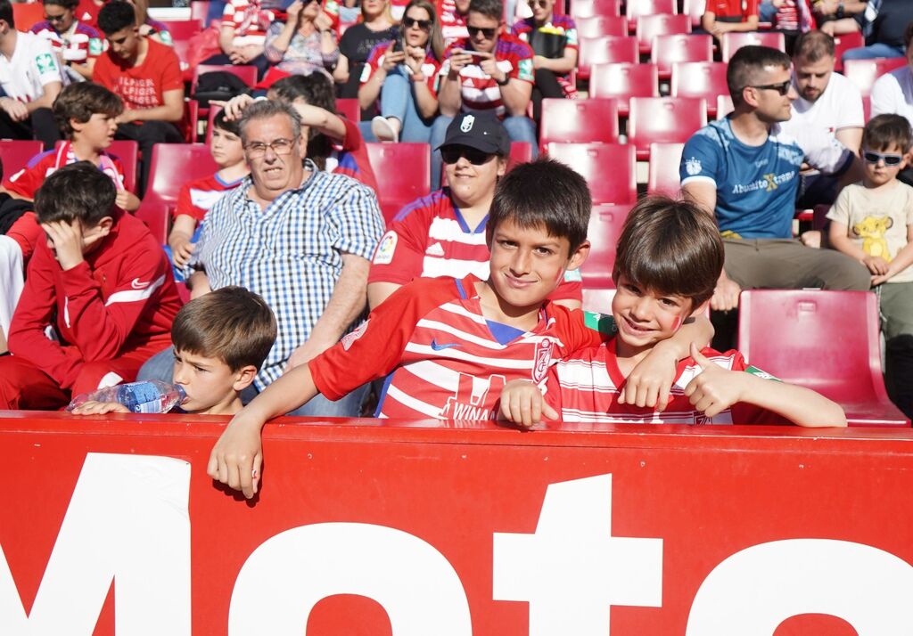 Encu&eacute;ntrate en la grada en el Granada CF - Real Oviedo